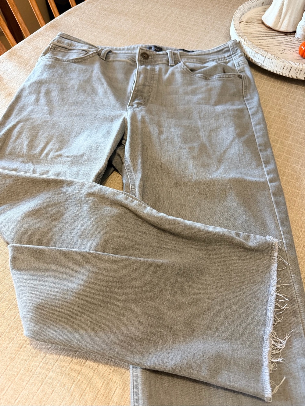 J. Jill cropped Straight-Leg Women’s Jeans in Light Gray with Subtle Fray